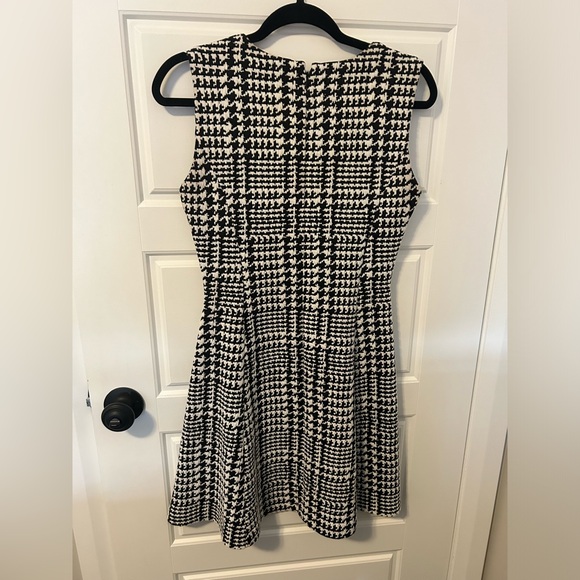 Gorgeous houndstooth dress - Picture 2 of 5